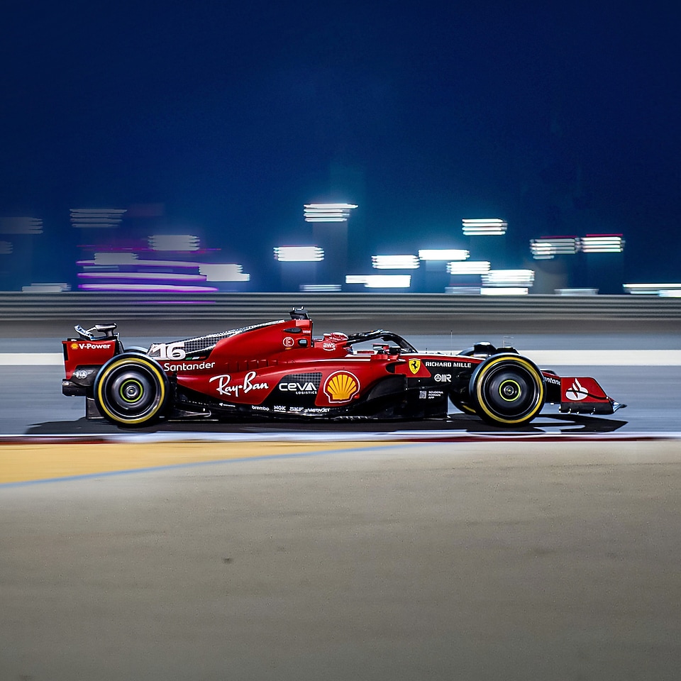 Ferrari-bolide-on-track