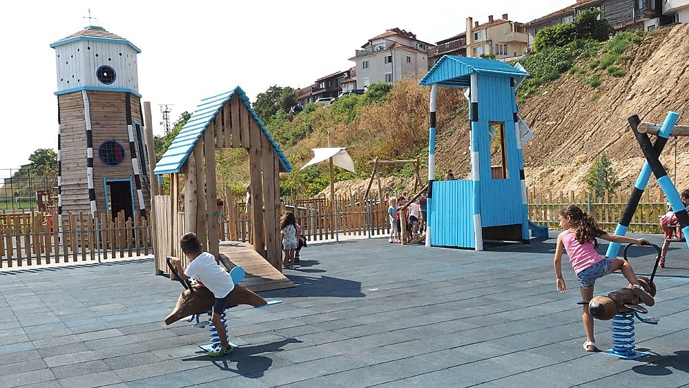 Несебър, детска площадка