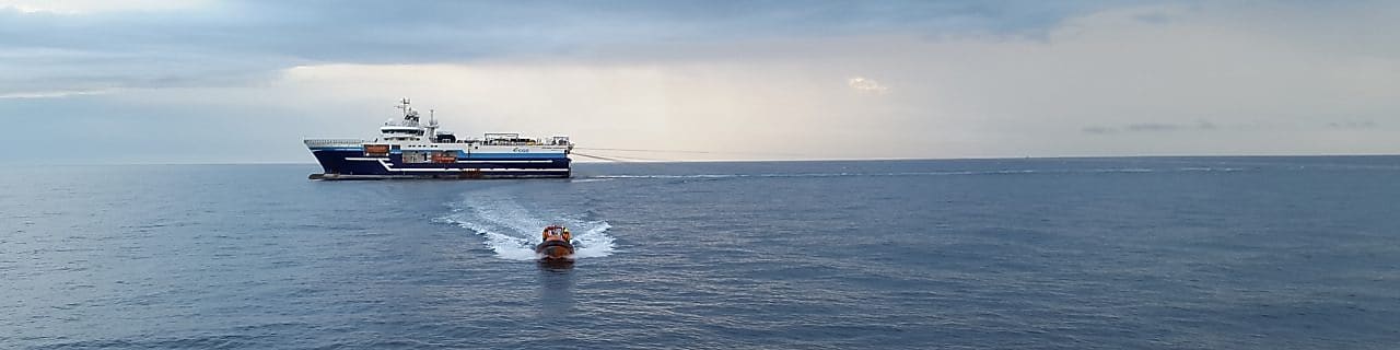 2 кораби в океана