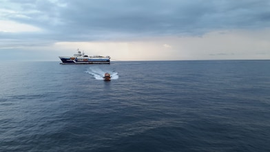 Две кораби в морето