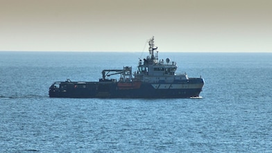 Кораб в океан