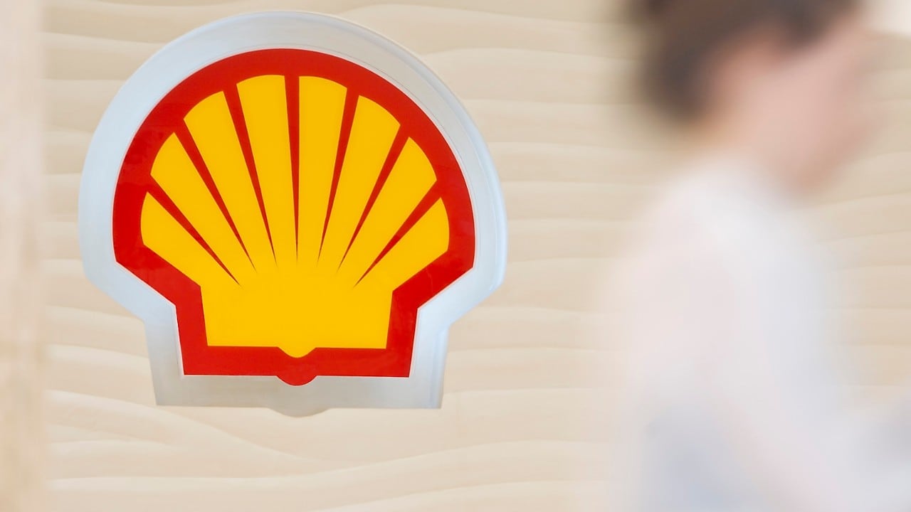 shell logo with employee climbing steps in the background