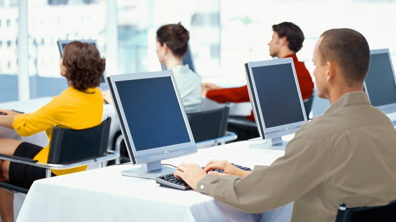 Връзка с нас