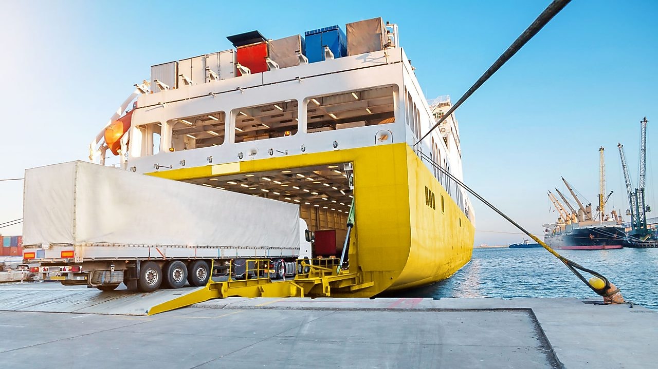 товарен кораб, транспортиращ камион