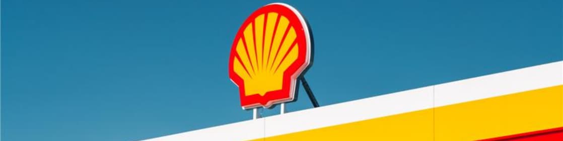 Малайзийски асистент поздравява гост