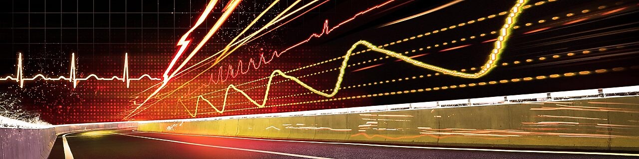 оранжеви и червени светлини на магистралата