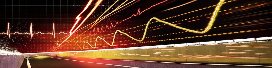 оранжеви и червени светлини на магистралата