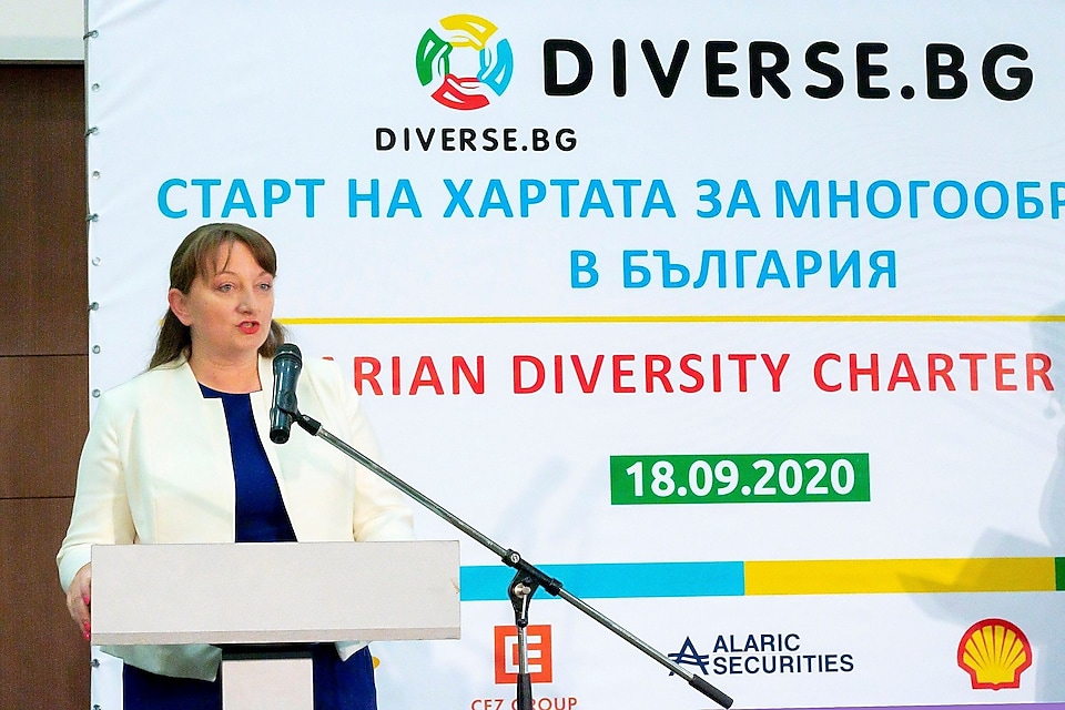 Министърът на труда и социалната политика, Деница Сачева, по време на представянето на българската Харта за многообразието