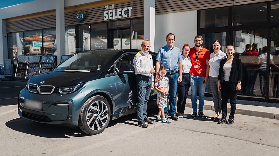 Awarding of the winner in Shell Café promotion with the grand prize - BMW i3
